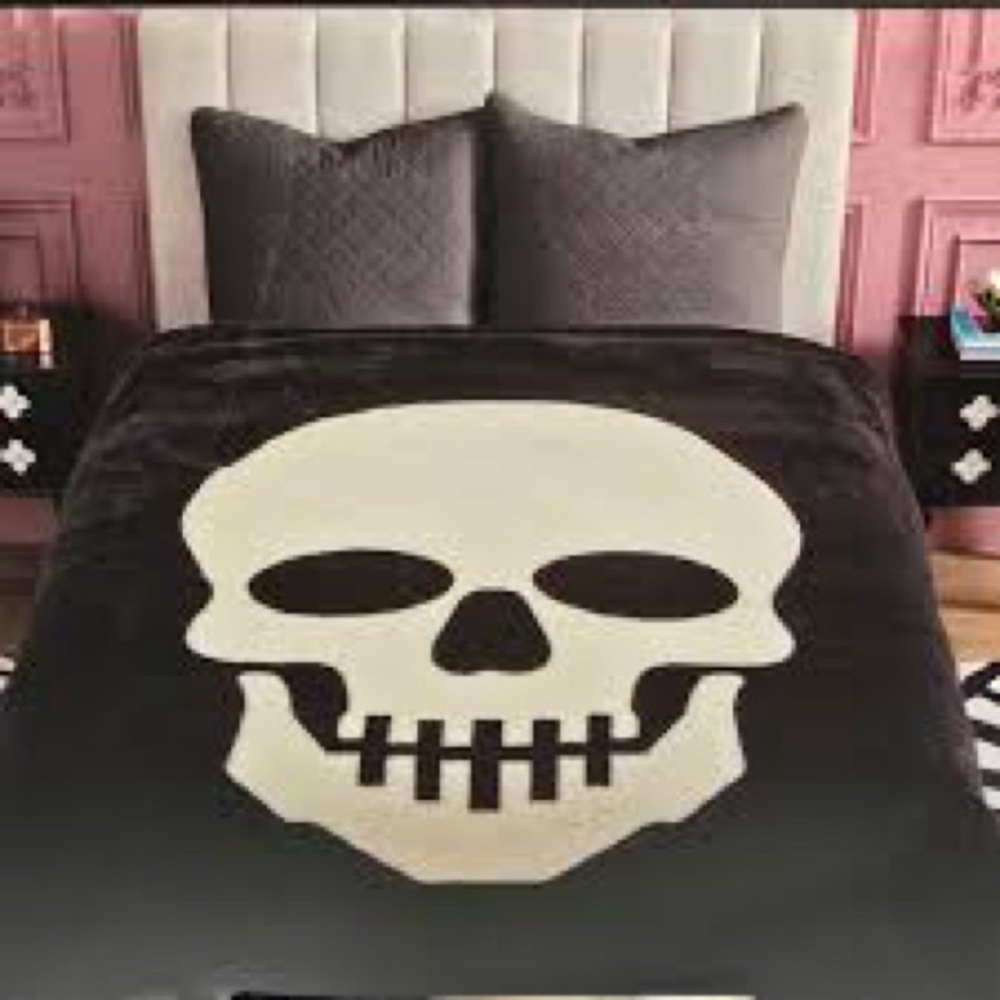 CHRISTIAN LACROIX Queen / Full Size Faux Fur Blanket Skull Skeleton Luxury NWT